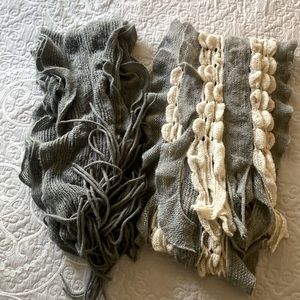 2 Knitted Scarves